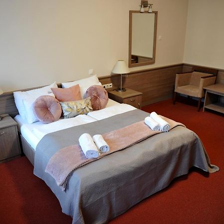 Hotel Harom Gunar Kecskemét Eksteriør billede